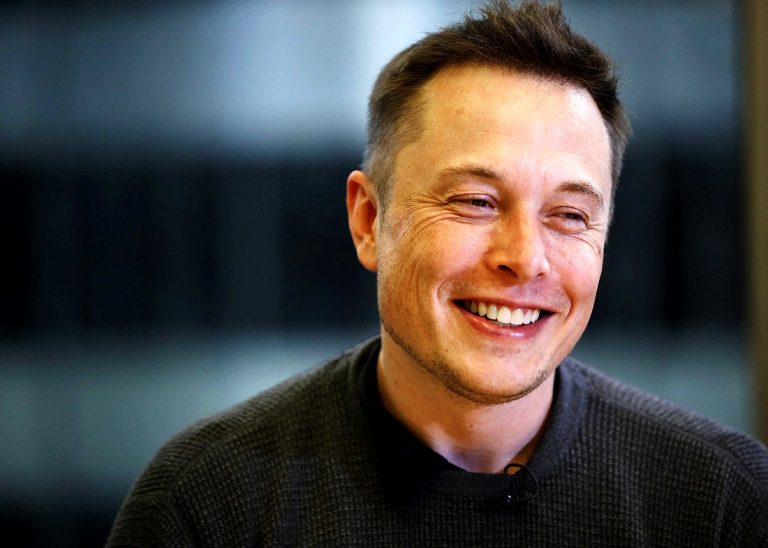 Elon Musk dus frizuraja